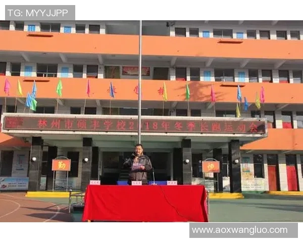 向佐意外邂逅足球明星两人畅谈运动梦想引发热议